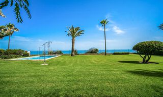 Traditional Spanish villa for sale, frontline beach with direct access to the beach on the New Golden Mile between Marbella and Estepona 42714 