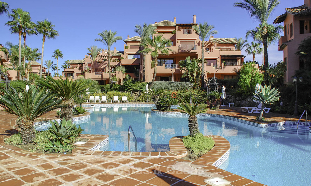 Menara Beach: apartments for sale in an exclusive beachfront complex with sea views, on the New Golden Mile between Marbella and Estepona 42620