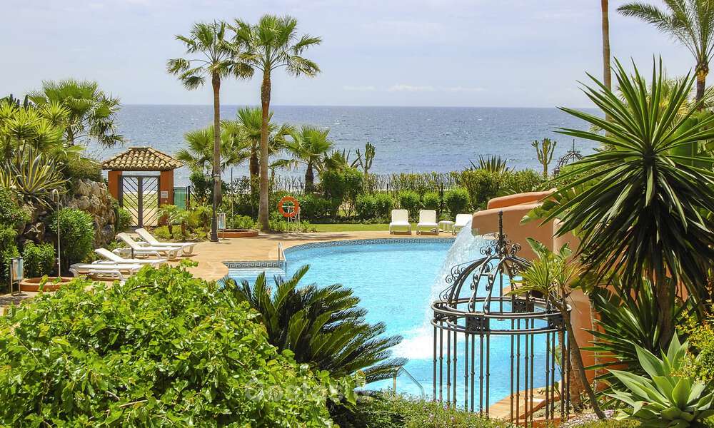 Menara Beach: apartments for sale in an exclusive beachfront complex with sea views, on the New Golden Mile between Marbella and Estepona 42625