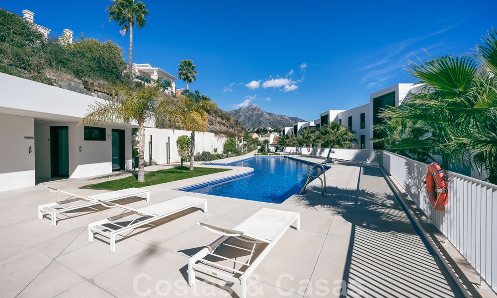 High quality, modern, garden apartment for sale with 3 bedrooms and panoramic sea views in the heart of Nueva Andalucia in Marbella 42837