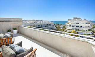 Luxury penthouse for sale, renovated in contemporary style, with sea views in a secure complex in Marbella town 43102 