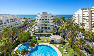 Luxury penthouse for sale, renovated in contemporary style, with sea views in a secure complex in Marbella town 43103 