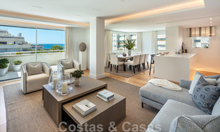 Luxury penthouse for sale, renovated in contemporary style, with sea views in a secure complex in Marbella town 43114 