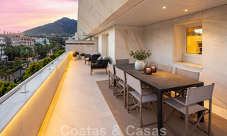 Luxury penthouse for sale, renovated in contemporary style, with sea views in a secure complex in Marbella town 43117 