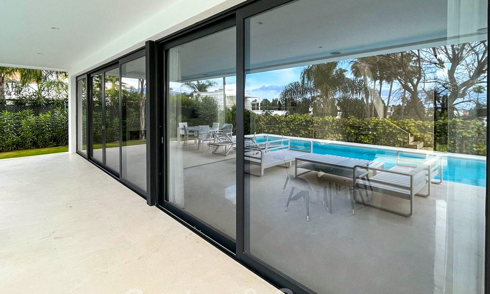 New! Contemporary luxury villas for sale at walking distance from a prominent golf club, on the New Golden Mile between Marbella and Estepona 43232