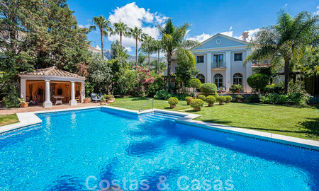 Romantic family villa in classical style for sale, in one of the most exclusive and gated residential areas on the Golden Mile of Marbella 43009
