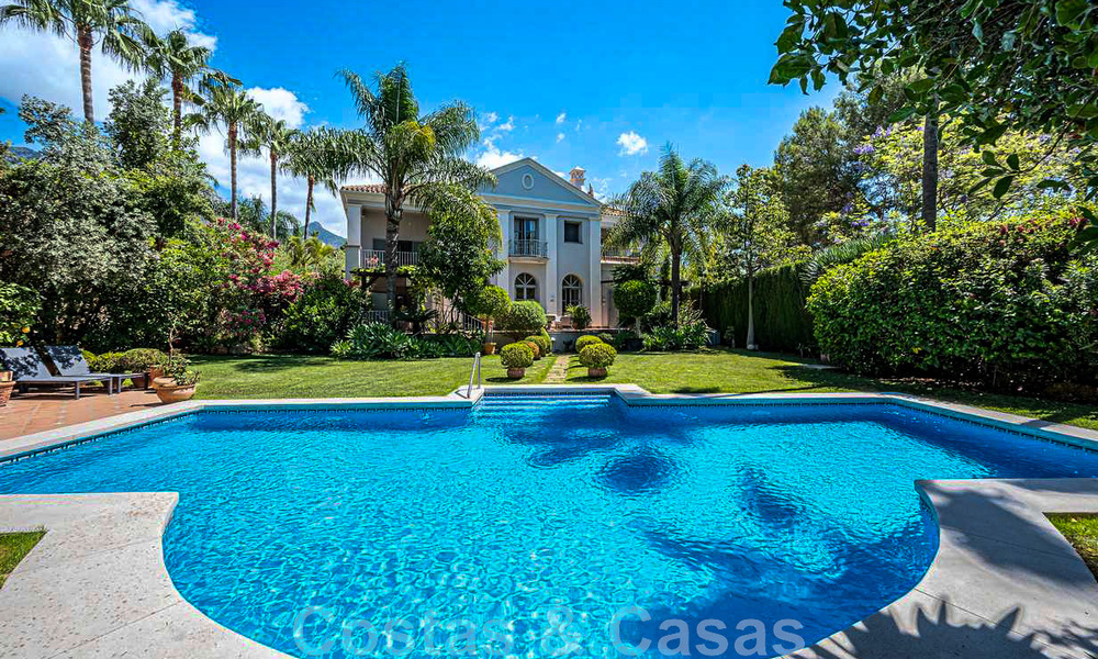 Romantic family villa in classical style for sale, in one of the most exclusive and gated residential areas on the Golden Mile of Marbella 43012