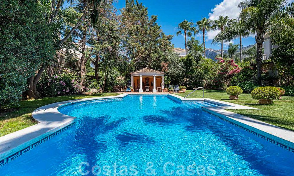 Romantic family villa in classical style for sale, in one of the most exclusive and gated residential areas on the Golden Mile of Marbella 43013