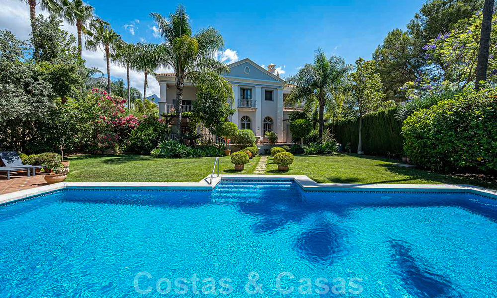Romantic family villa in classical style for sale, in one of the most exclusive and gated residential areas on the Golden Mile of Marbella 43014