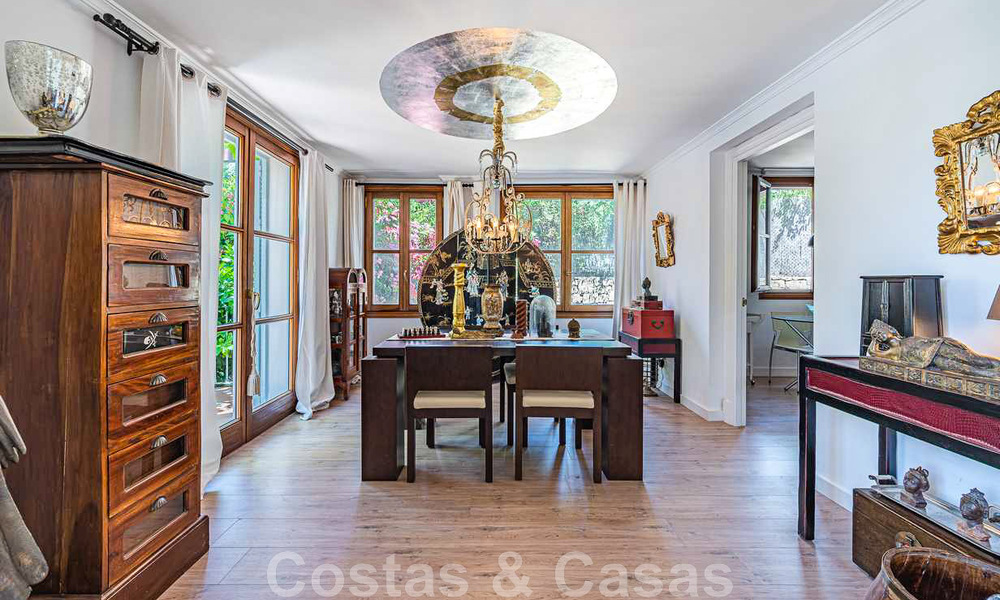Romantic family villa in classical style for sale, in one of the most exclusive and gated residential areas on the Golden Mile of Marbella 43015