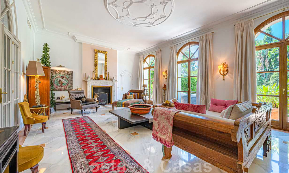 Romantic family villa in classical style for sale, in one of the most exclusive and gated residential areas on the Golden Mile of Marbella 43016