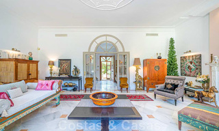 Romantic family villa in classical style for sale, in one of the most exclusive and gated residential areas on the Golden Mile of Marbella 43017 