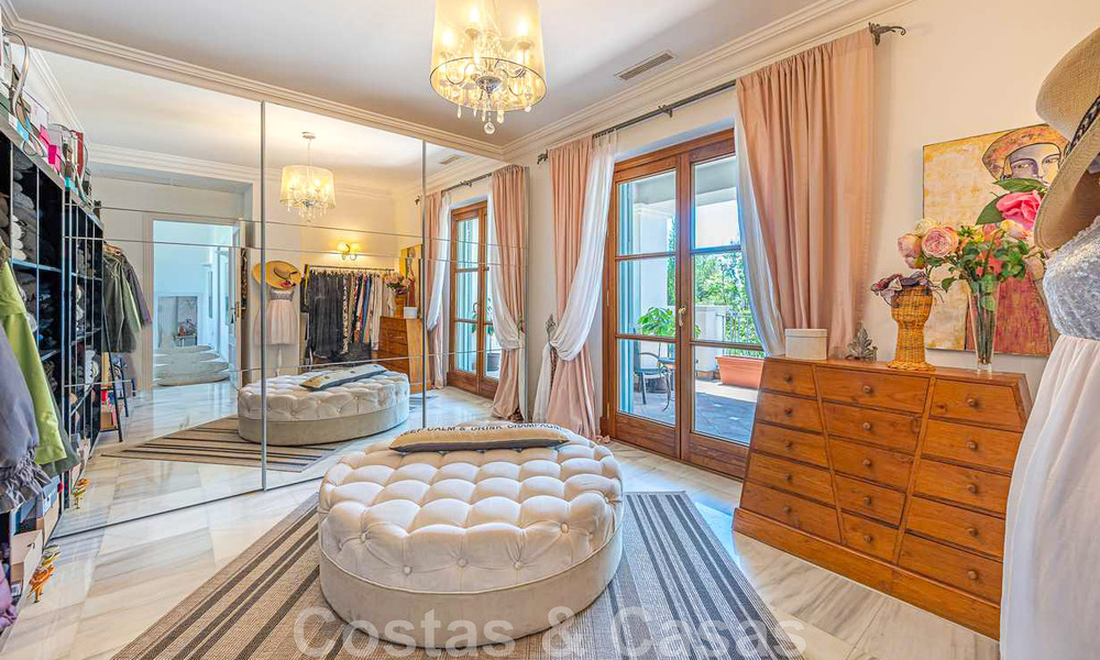 Romantic family villa in classical style for sale, in one of the most exclusive and gated residential areas on the Golden Mile of Marbella 43028