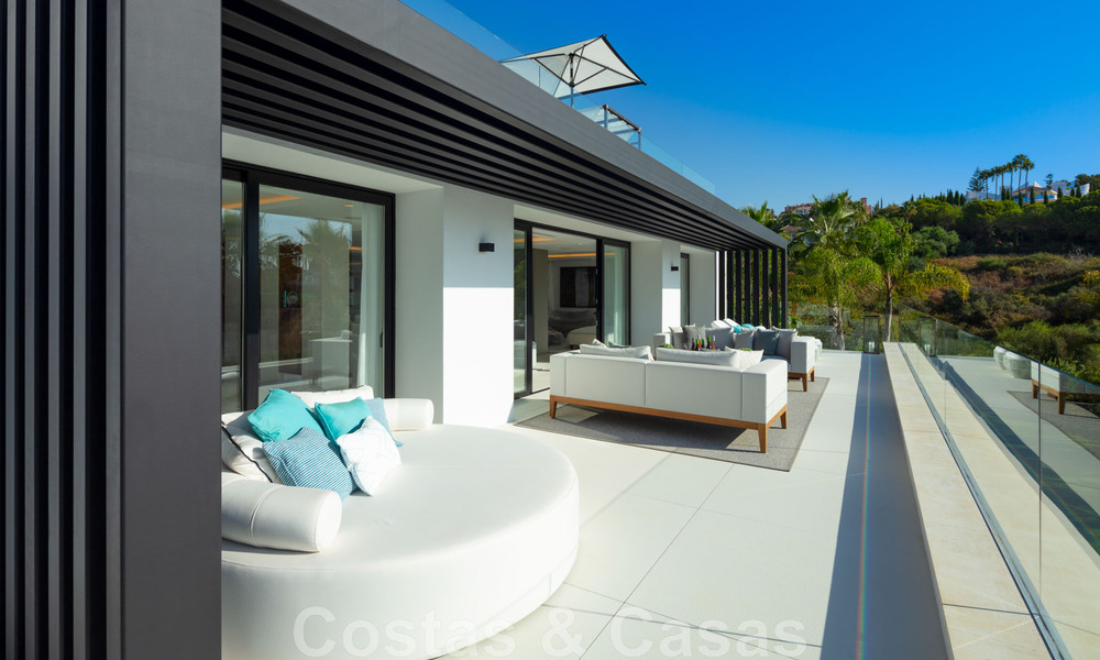 Beautiful, contemporary villa for sale in the heart of Nueva Andalucia's golf valley in Marbella 43040