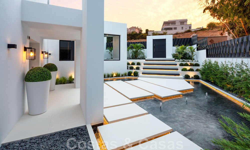 Beautiful, contemporary villa for sale in the heart of Nueva Andalucia's golf valley in Marbella 43054