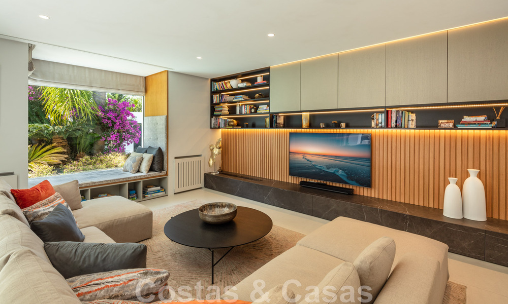 Charming, modern luxury villa for sale in a prestigious beachside community on the Golden Mile of Marbella 43277
