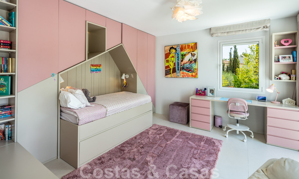 Charming, modern luxury villa for sale in a prestigious beachside community on the Golden Mile of Marbella 43282
