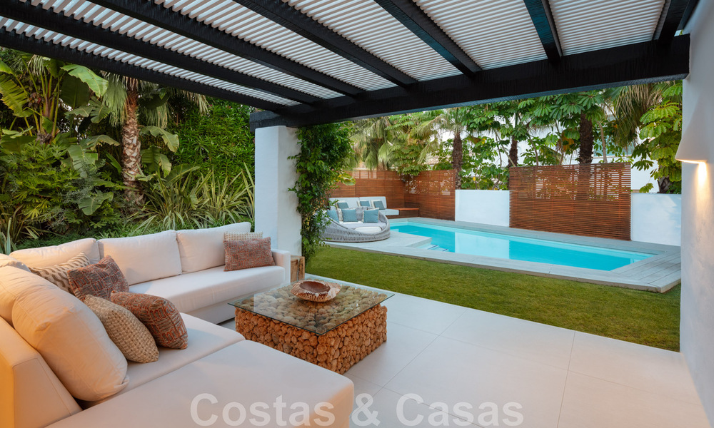 Charming, modern luxury villa for sale in a prestigious beachside community on the Golden Mile of Marbella 43288