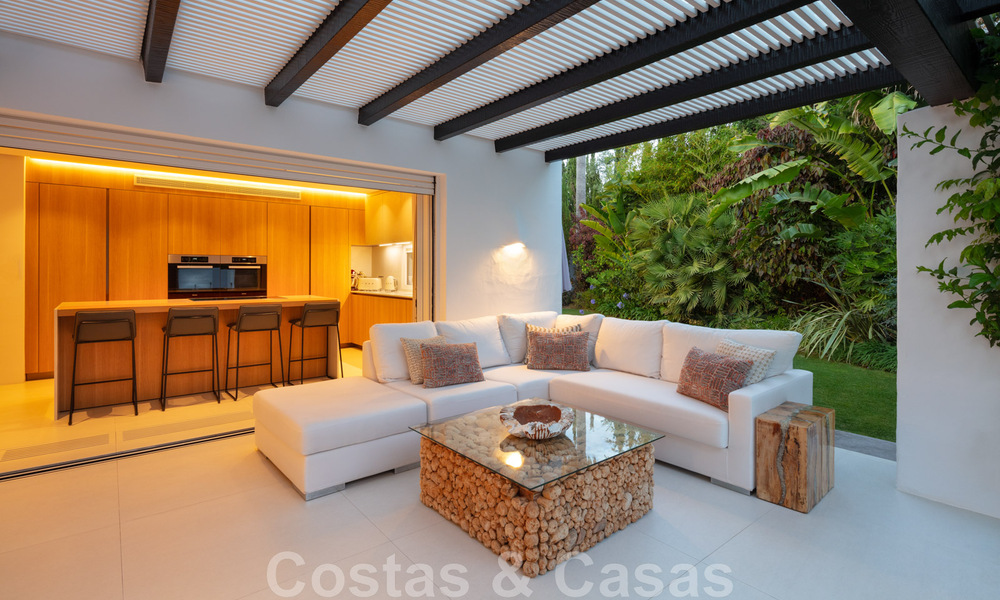 Charming, modern luxury villa for sale in a prestigious beachside community on the Golden Mile of Marbella 43289