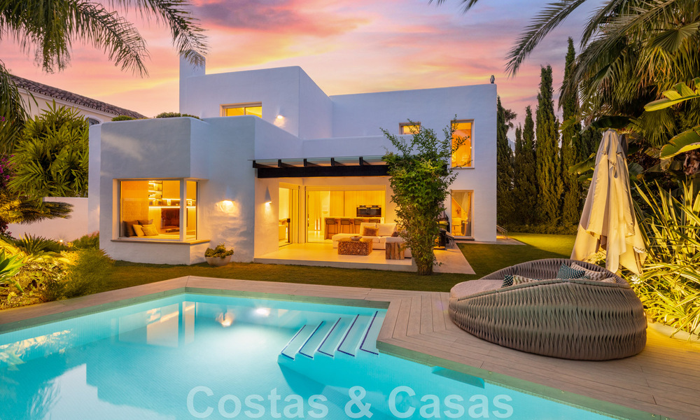 Charming, modern luxury villa for sale in a prestigious beachside community on the Golden Mile of Marbella 43291