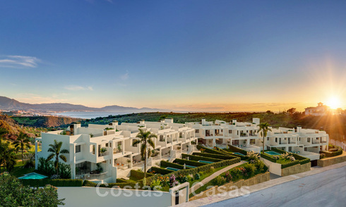 New, contemporary townhouses for sale with breath-taking sea views in Manilva on the Costa del Sol 43326