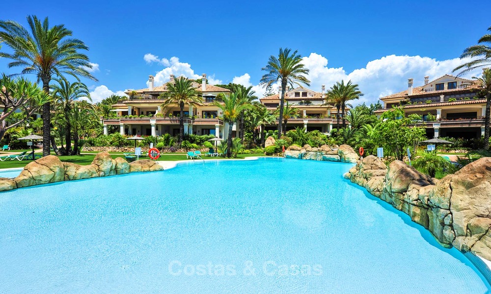 Beachfront apartments for sale in Los Monteros Playa, Marbella 21644