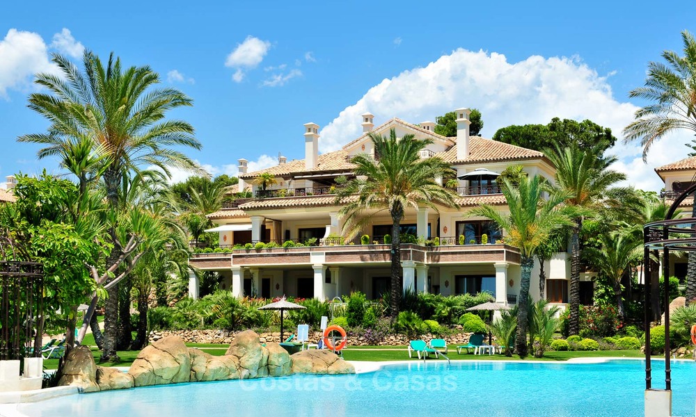 Beachfront apartments for sale in Los Monteros Playa, Marbella 21647