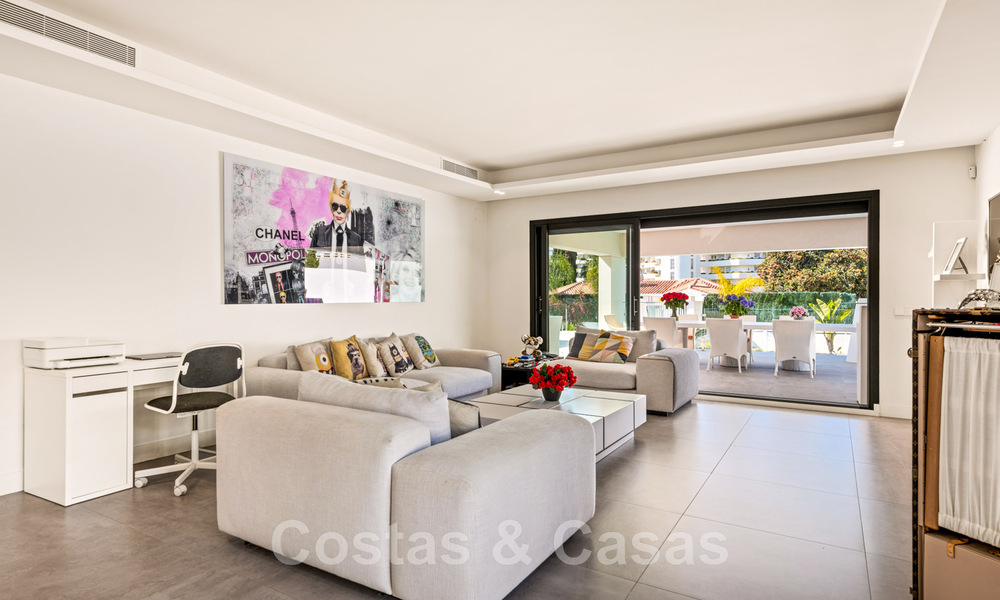 Modern villa for sale, situated on first line golf position with panoramic views of the green, extensive golf course in Marbella West 43891