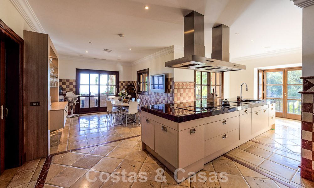 Spacious Mediterranean villa for sale with sea views in the La Zagaleta Resort in Marbella - Benahavis 43961