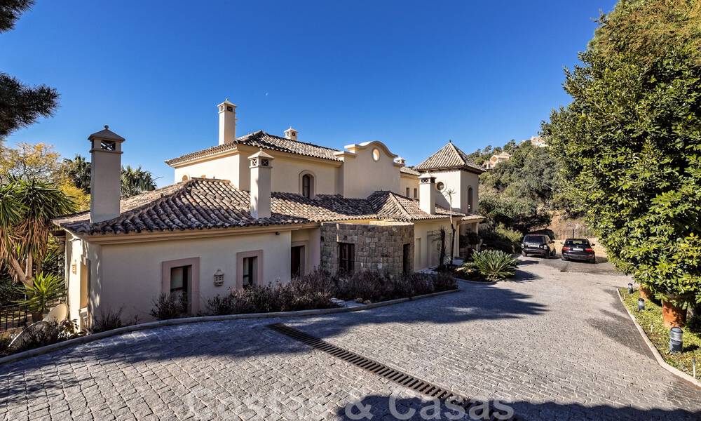 Spacious Mediterranean villa for sale with sea views in the La Zagaleta Resort in Marbella - Benahavis 43965