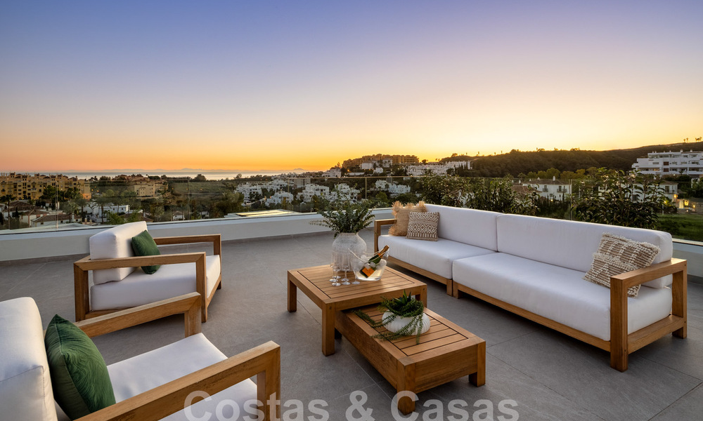 Spectacular luxury villas for sale in contemporary architecture situated in a golf resort on the New Golden Mile between Marbella and Estepona 63157