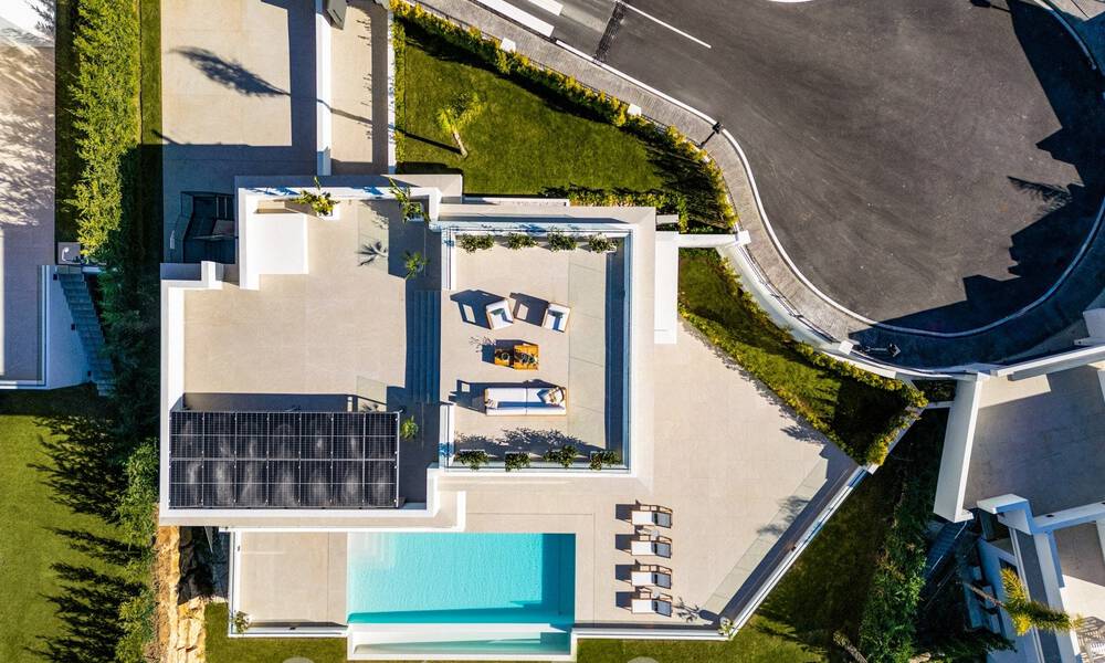 Ready to move in! Spectacular luxury villas for sale in contemporary architecture situated in a golf resort on the New Golden Mile between Marbella and Estepona 63159