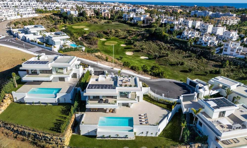 Ready to move in! Spectacular luxury villas for sale in contemporary architecture situated in a golf resort on the New Golden Mile between Marbella and Estepona 63160