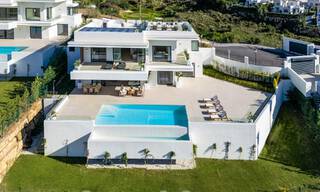 Ready to move in! Spectacular luxury villas for sale in contemporary architecture situated in a golf resort on the New Golden Mile between Marbella and Estepona 63161 