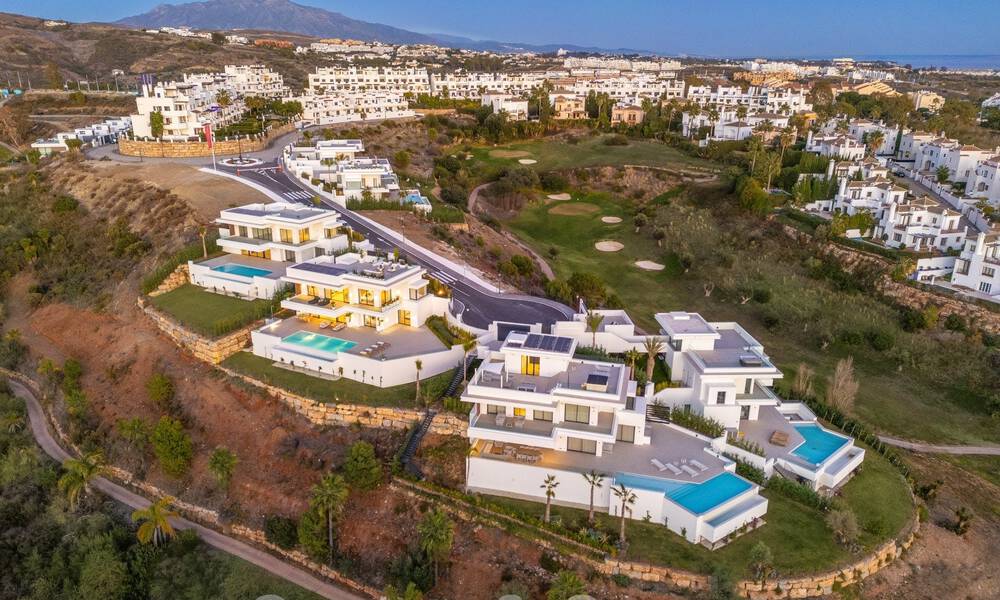Ready to move in! Spectacular luxury villas for sale in contemporary architecture situated in a golf resort on the New Golden Mile between Marbella and Estepona 63164