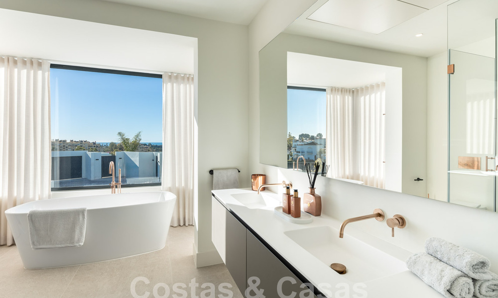 Spectacular luxury villas for sale in contemporary architecture situated in a golf resort on the New Golden Mile between Marbella and Estepona 63166