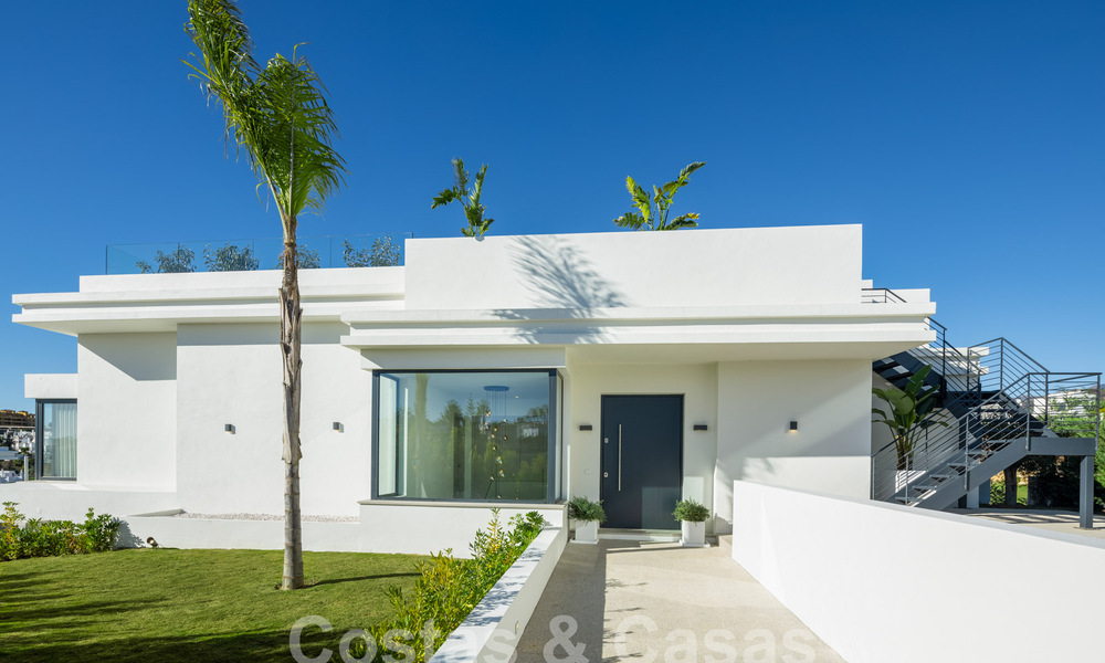 Ready to move in! Spectacular luxury villas for sale in contemporary architecture situated in a golf resort on the New Golden Mile between Marbella and Estepona 63169