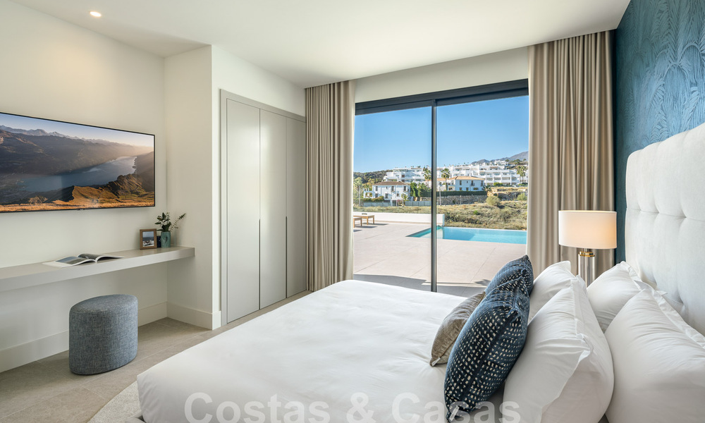 Spectacular luxury villas for sale in contemporary architecture situated in a golf resort on the New Golden Mile between Marbella and Estepona 63171