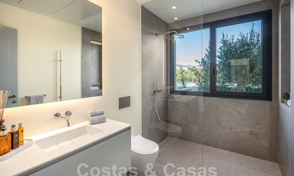 Spectacular luxury villas for sale in contemporary architecture situated in a golf resort on the New Golden Mile between Marbella and Estepona 63178
