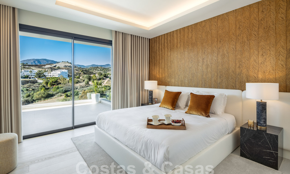 Spectacular luxury villas for sale in contemporary architecture situated in a golf resort on the New Golden Mile between Marbella and Estepona 63179