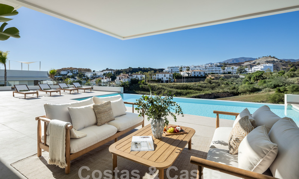 Ready to move in! Spectacular luxury villas for sale in contemporary architecture situated in a golf resort on the New Golden Mile between Marbella and Estepona 63180