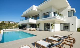 Ready to move in! Spectacular luxury villas for sale in contemporary architecture situated in a golf resort on the New Golden Mile between Marbella and Estepona 63182 