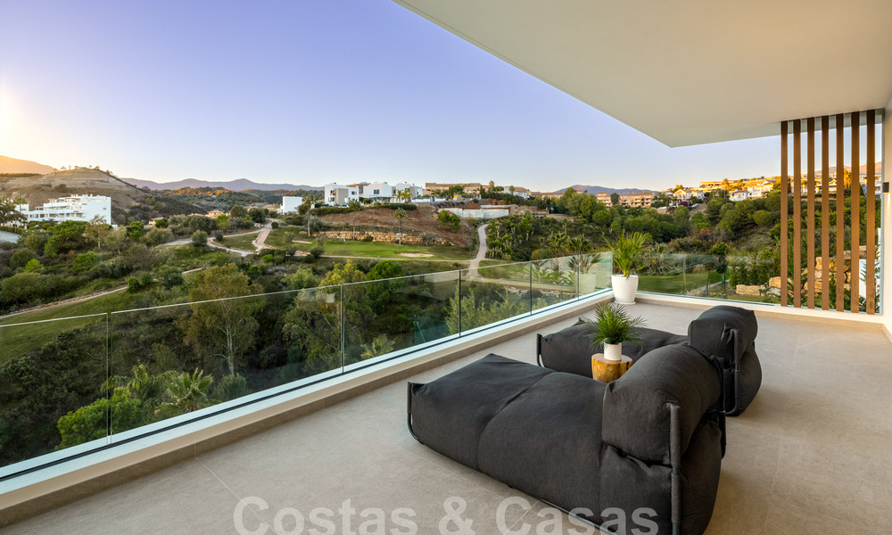 Spectacular luxury villas for sale in contemporary architecture situated in a golf resort on the New Golden Mile between Marbella and Estepona 63185