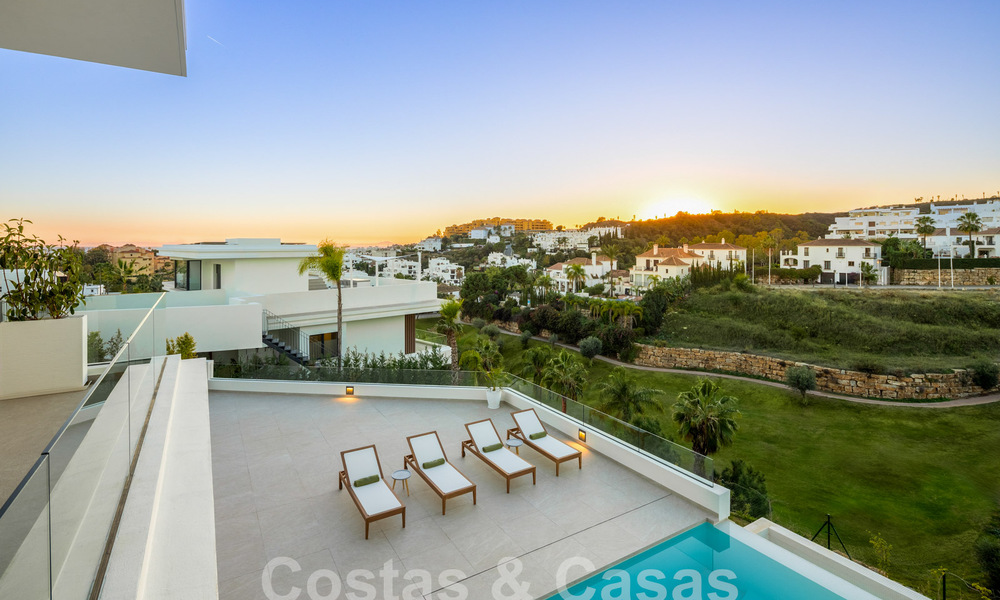 Spectacular luxury villas for sale in contemporary architecture situated in a golf resort on the New Golden Mile between Marbella and Estepona 63186