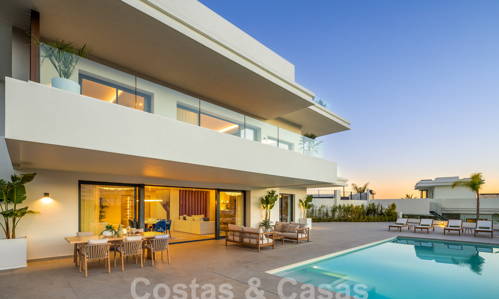 Spectacular luxury villas for sale in contemporary architecture situated in a golf resort on the New Golden Mile between Marbella and Estepona 63187