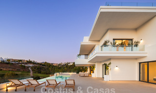 Ready to move in! Spectacular luxury villas for sale in contemporary architecture situated in a golf resort on the New Golden Mile between Marbella and Estepona 63189 