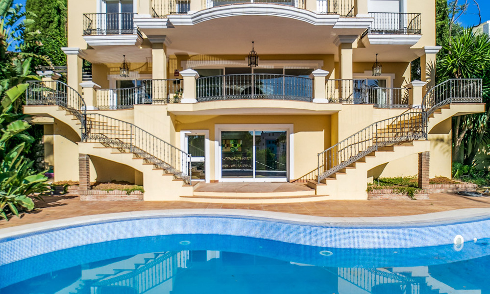 Classic Spanish luxury villa for sale in gated community and frontline golf with stunning views over La Quinta golf course, Benahavis - Marbella 44100