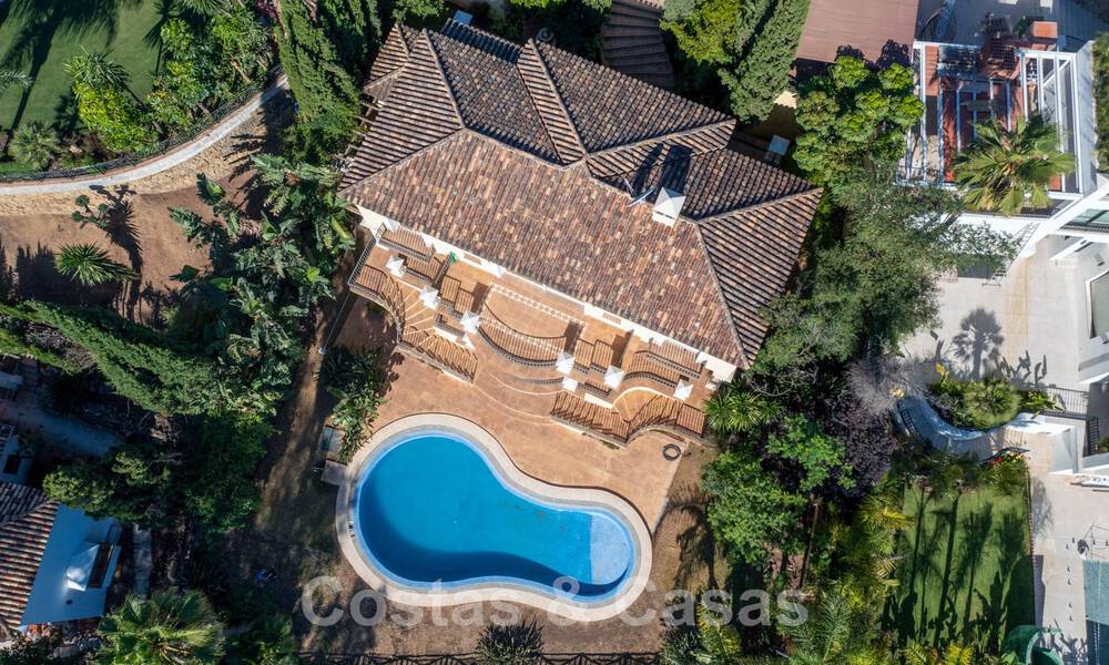 Classic Spanish luxury villa for sale in gated community and frontline golf with stunning views over La Quinta golf course, Benahavis - Marbella 44109