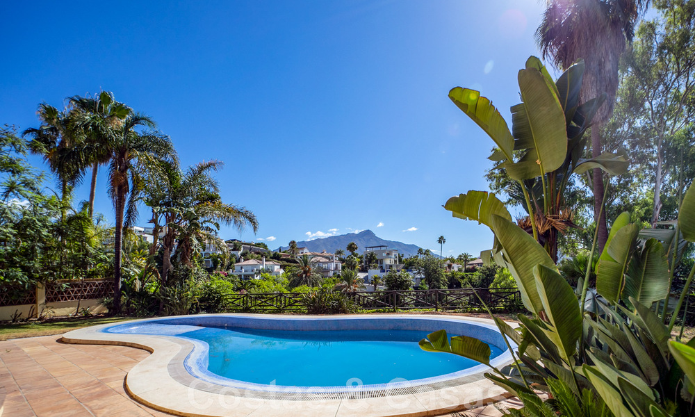 Classic Spanish luxury villa for sale in gated community and frontline golf with stunning views over La Quinta golf course, Benahavis - Marbella 44118