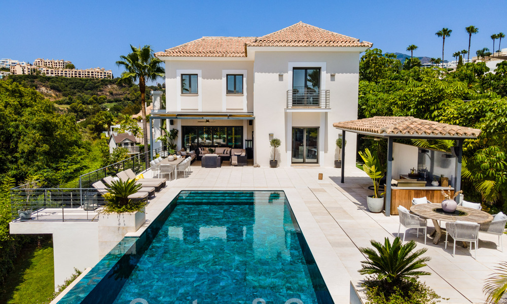 Superb luxury villa for sale in a modern Mediterranean architecture, with sea views and in a golf resort in Benahavis - Marbella 44177
